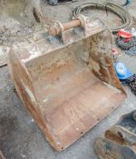 3ft digging bucket Pin diameter: 45mm Pin centres: 340mm Pin width: 170mm