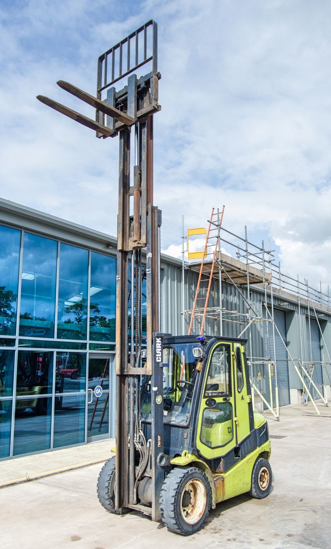 Clark C30D 3 tonne diesel fork lift truck Year: 2015 S/N: 8296 Recorded Hours: 5749 N707473 - Image 9 of 23