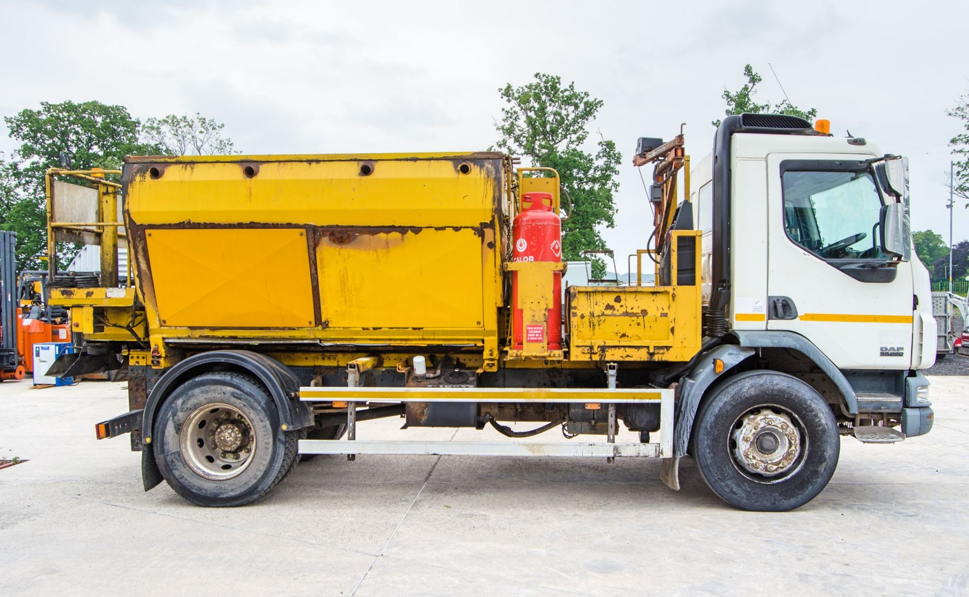 DAF LF 55.220 Euro 5 18 tonne 6692cc diesel Phoenix hot box Registration Number: BU61 YVA Date of - Image 8 of 29