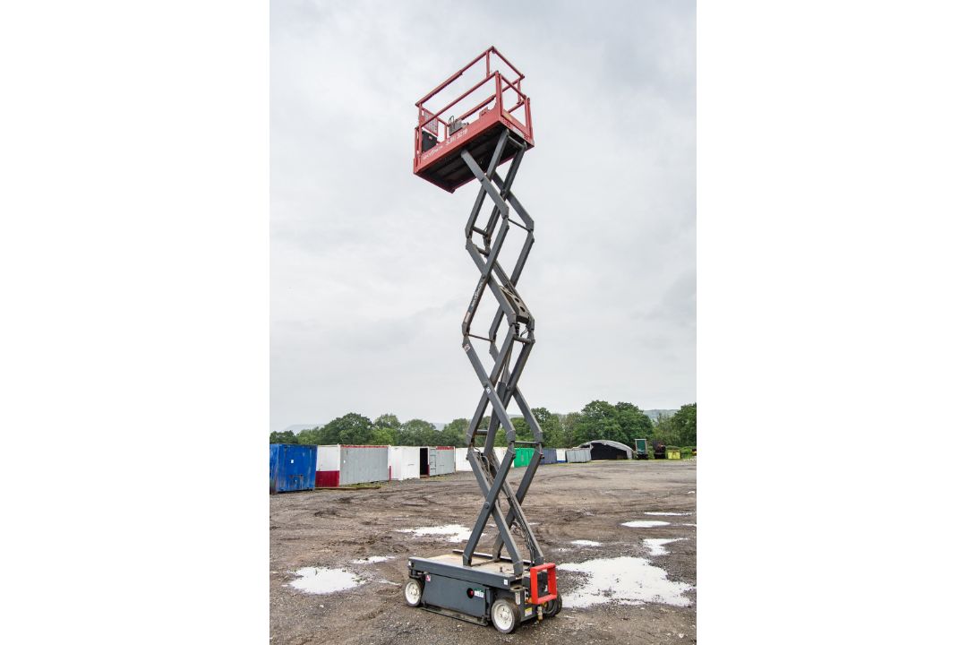 Skyjack SJIII 3219 battery electric scissor lift access platform Year: 2016 S/N: 22087836 HYP411 - Image 5 of 9