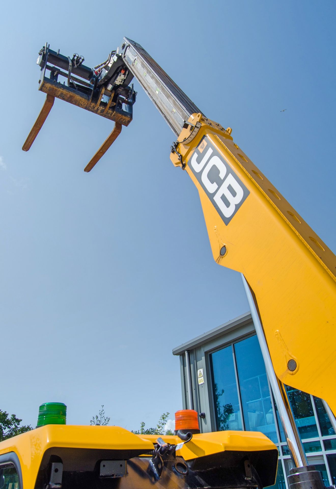JCB 525-60 Hi-Viz Stage V 6 metre telescopic handler Year: 2024 S/N: 3327922 Recorded Hours: 1153 - Image 10 of 26