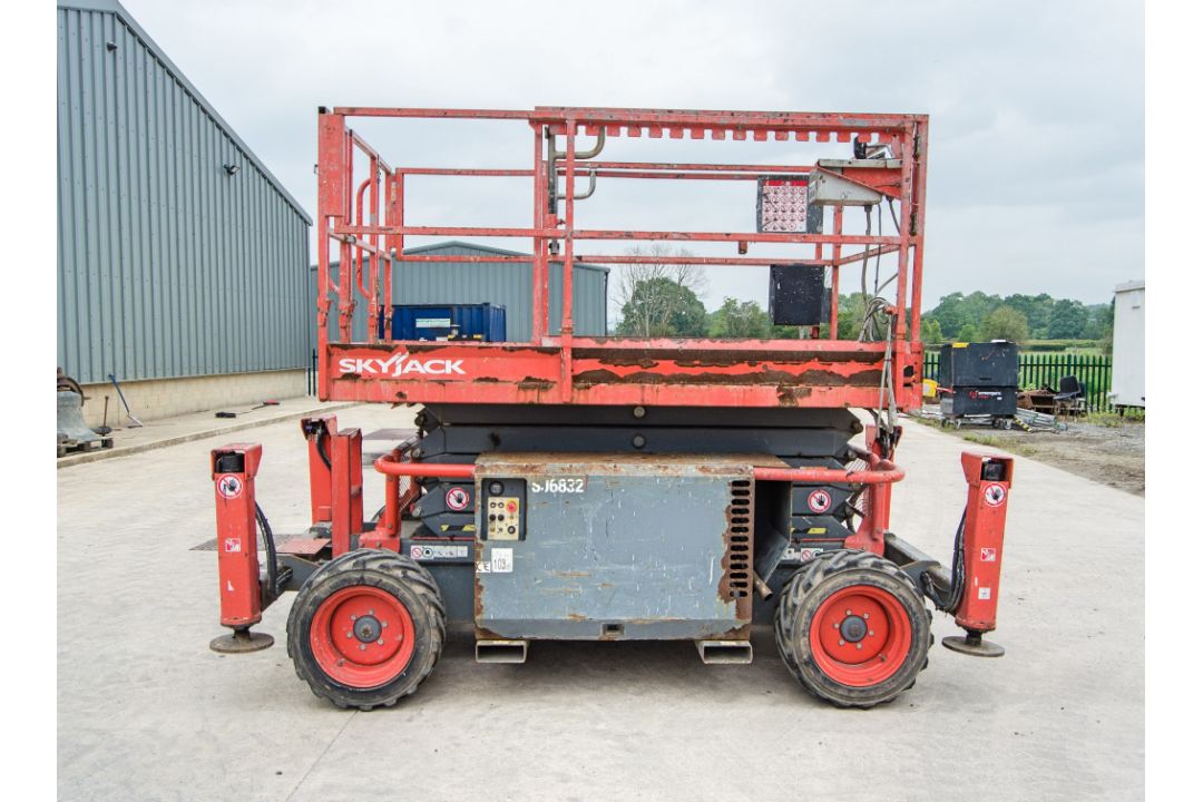 Skyjack SJ6832RT diesel driven scissor lift access platform Year: 2016 S/N: 37007663 Recorded Hours: - Image 5 of 18