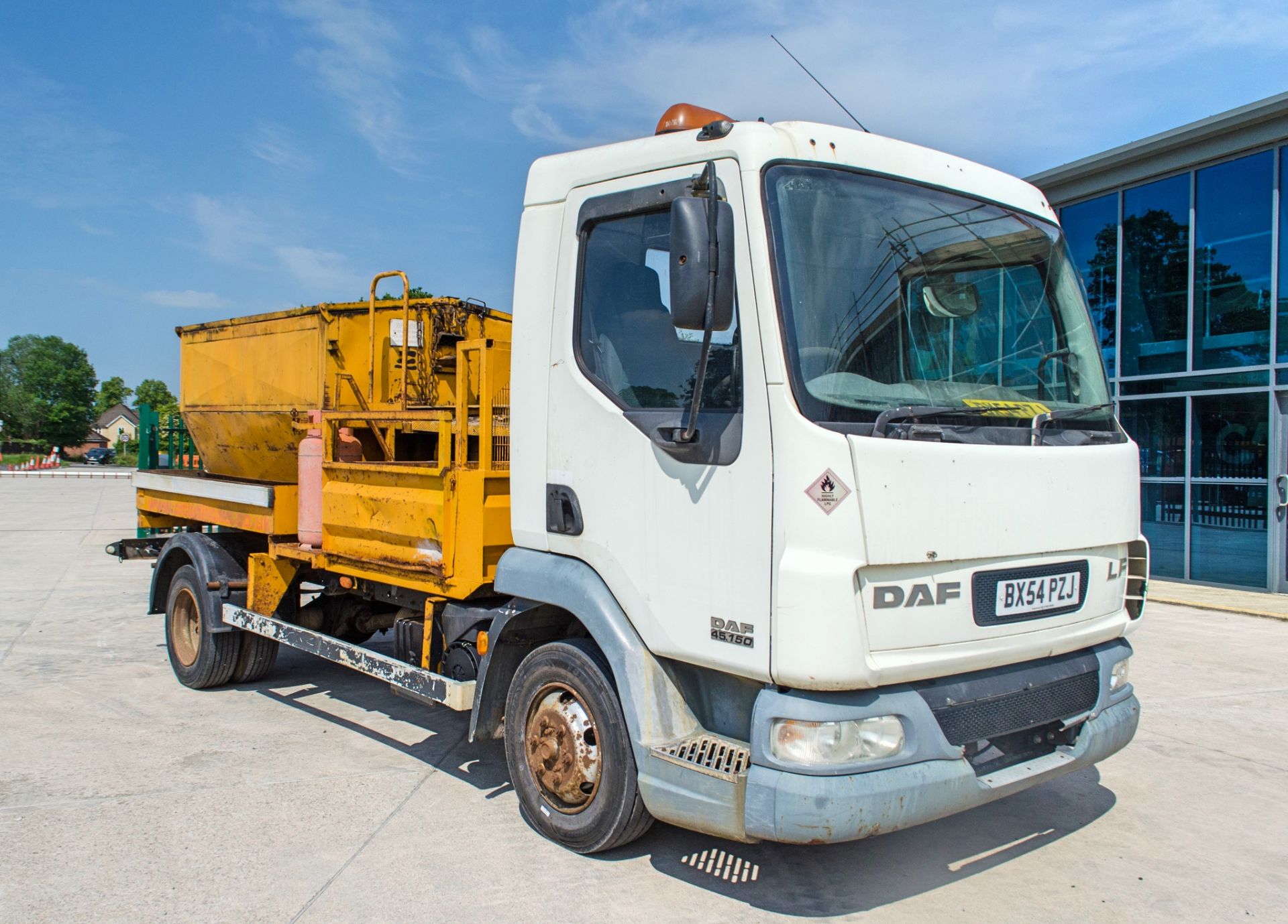 DAF LF45.150 7.5 tonne 3920cc diesel hot box Registration Number: BX54 PZJ Date of Registration: - Image 2 of 28