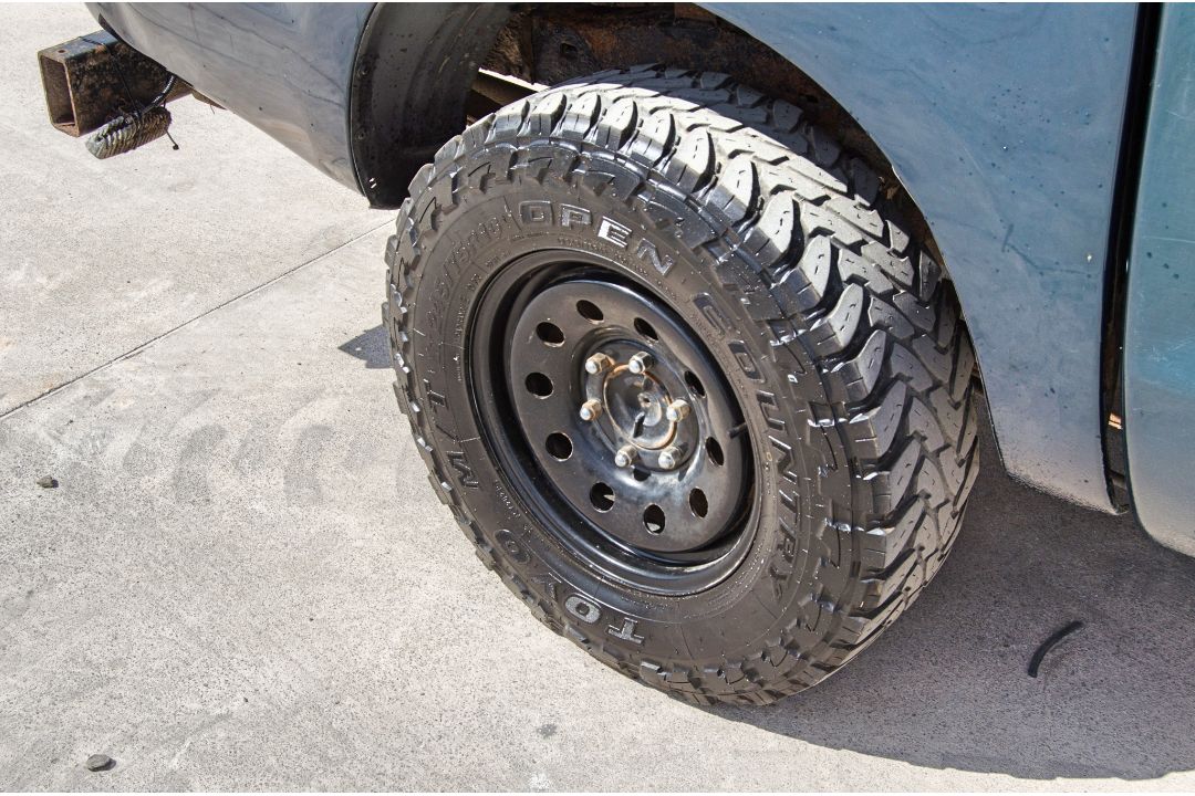 Toyota Hilux HL2 D-4D 2494cc diesel 5 speed manual 4 wheel drive double cab pick up Registration - Image 16 of 32