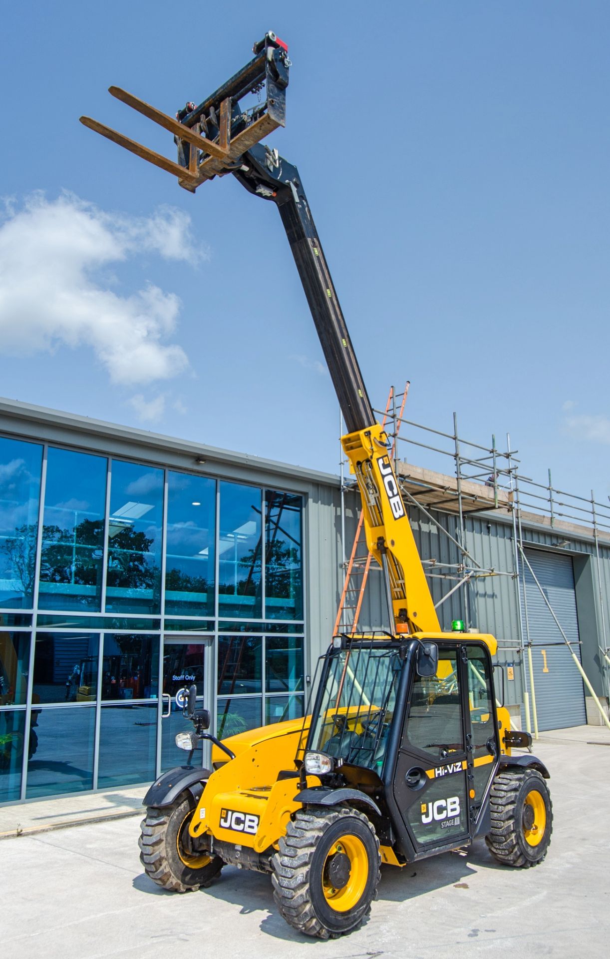 JCB 525-60 Hi-Viz Stage V 6 metre telescopic handler Year: 2024 S/N: 3328455 Recorded Hours: 920 c/w - Image 9 of 26