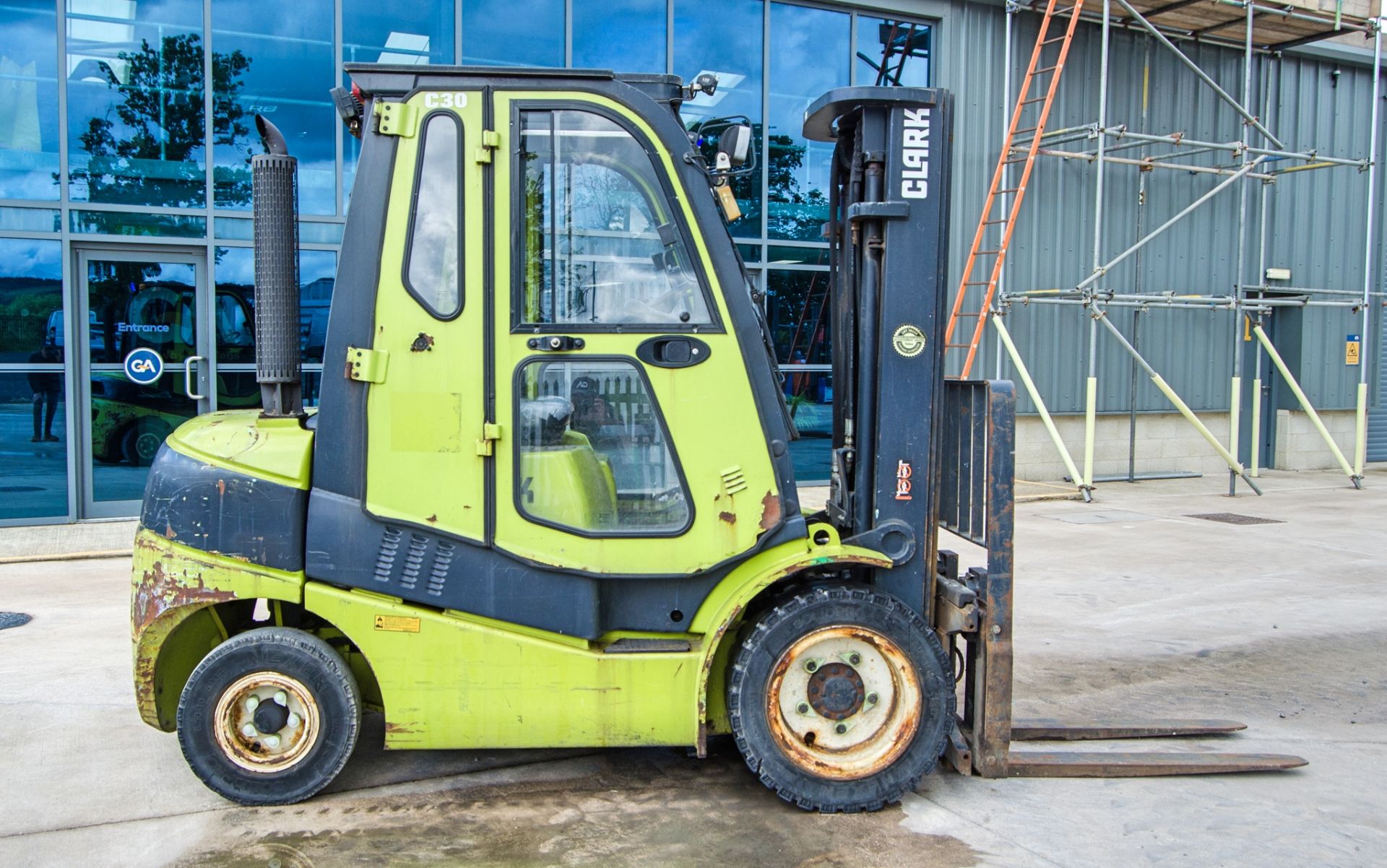 Clark C30D 3 tonne diesel fork lift truck Year: 2015 S/N: 8296 Recorded Hours: 5749 N707473 - Image 8 of 23
