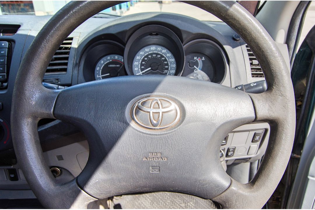 Toyota Hilux HL2 D-4D 2494cc diesel 5 speed manual 4 wheel drive double cab pick up Registration - Image 26 of 32
