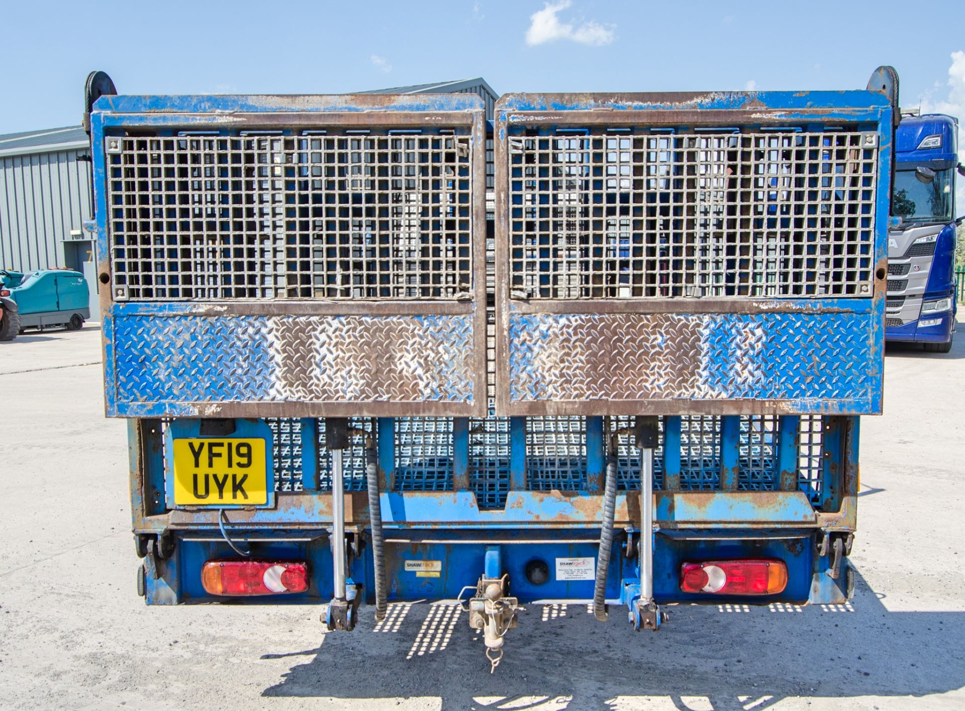 Mitsubishi Fuso Canter 7C18 7.5 tonne 2998cc diesel automatic beaver tail plant lorry Registration - Image 6 of 26