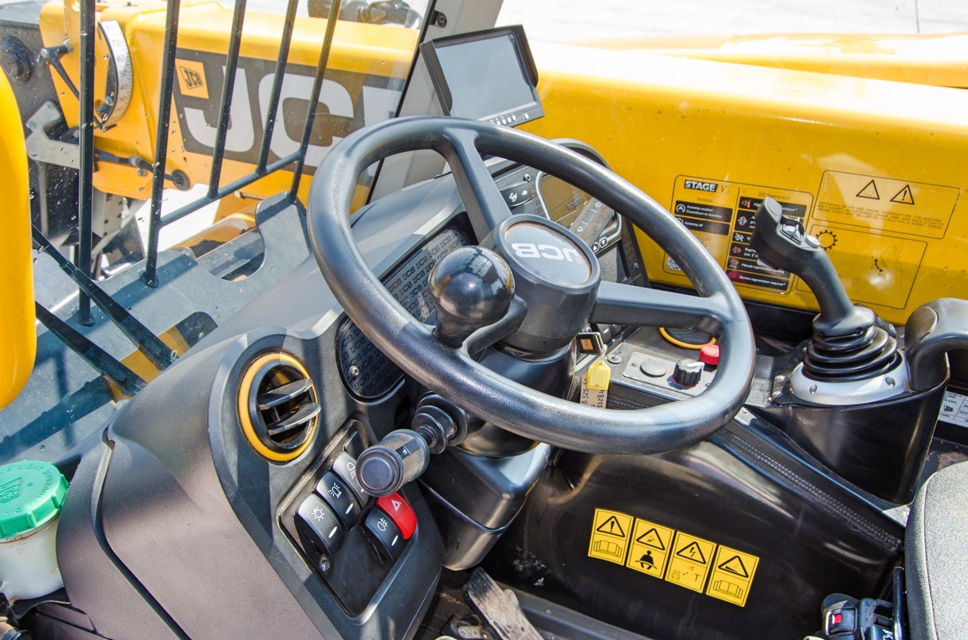 JCB 525-60 Hi-Viz Stage V 6 metre telescopic handler Year: 2024 S/N: 3328455 Recorded Hours: 920 c/w - Image 18 of 26