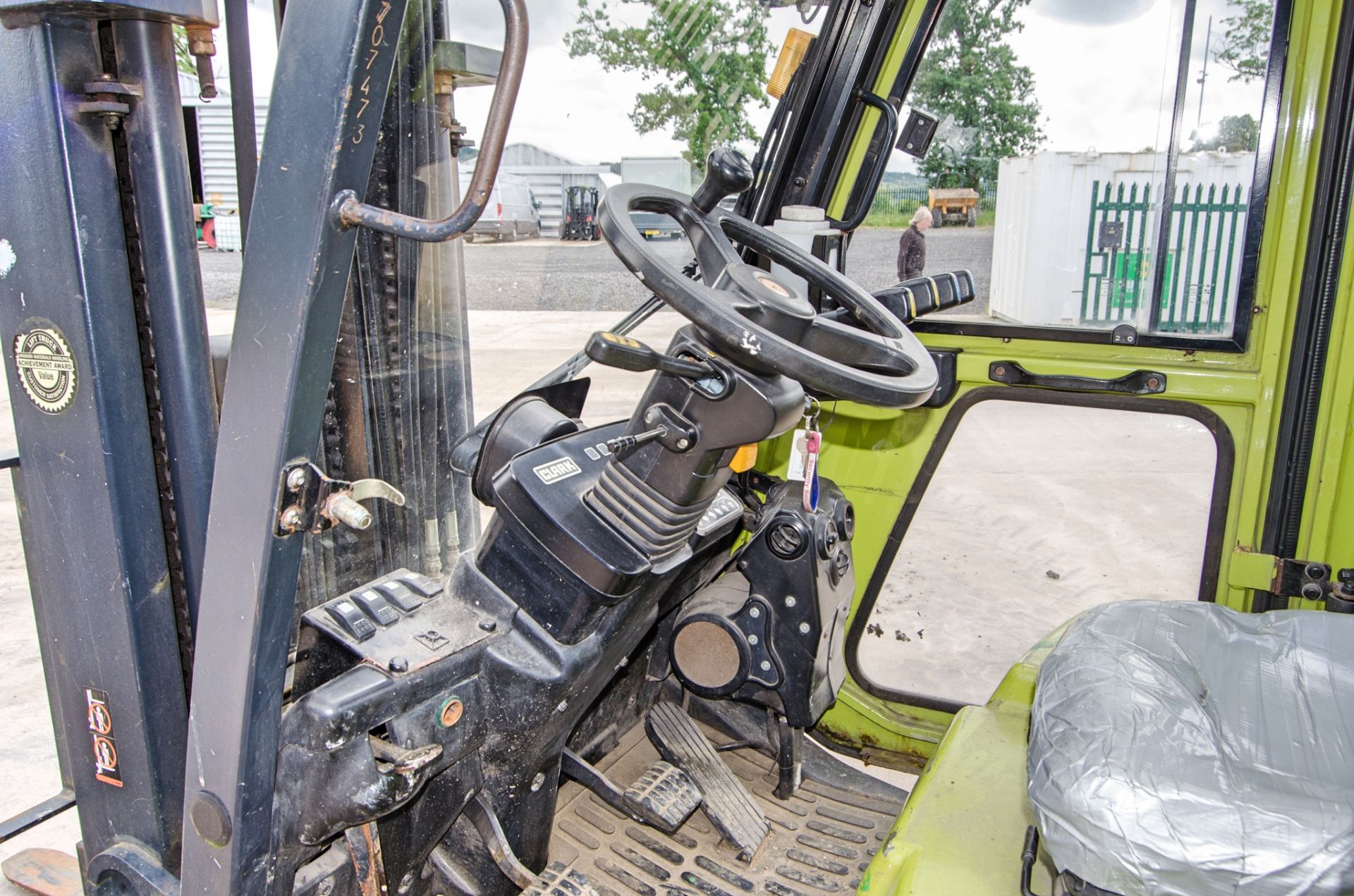 Clark C30D 3 tonne diesel fork lift truck Year: 2015 S/N: 8296 Recorded Hours: 5749 N707473 - Image 17 of 23