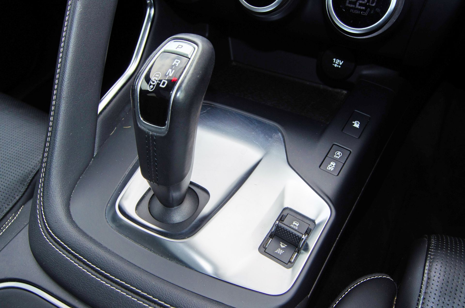 Jaguar E-Pace R-Dynamic HSE 1999cc 4 wheel drive diesel automatic estate car Registration Number: - Image 29 of 38