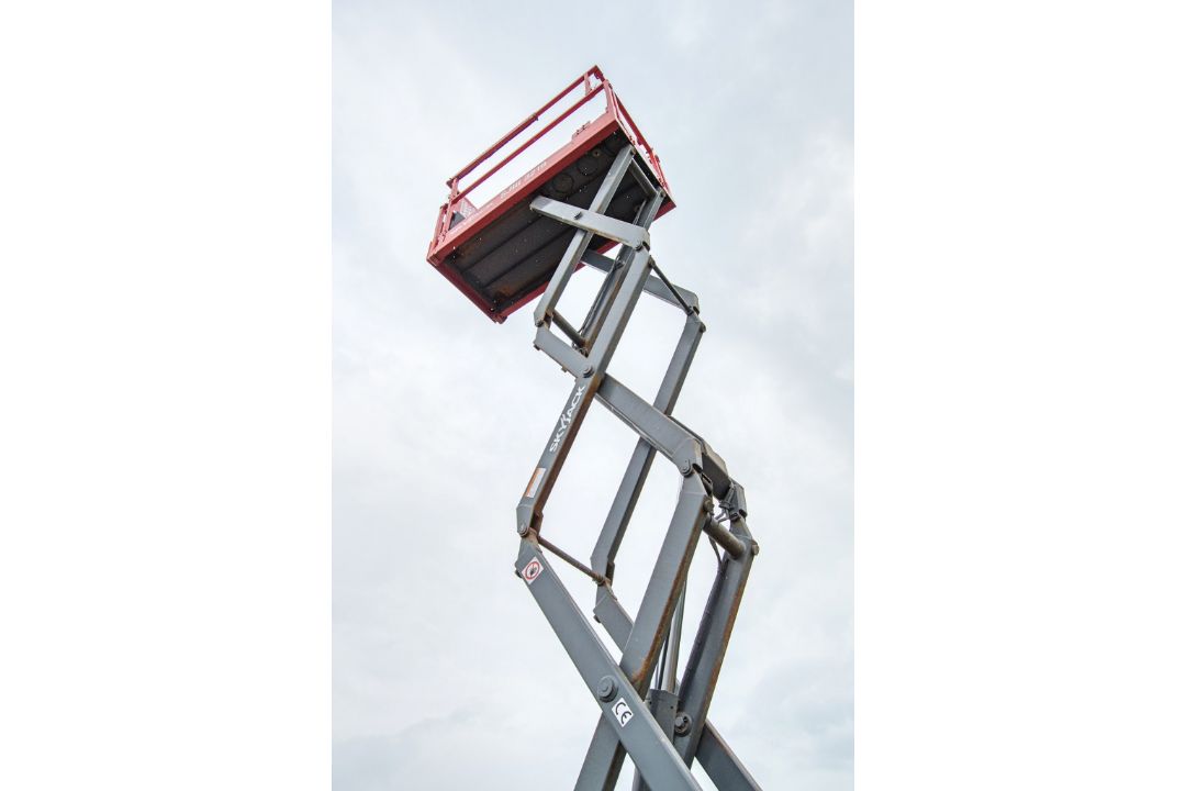 Skyjack SJIII 3219 battery electric scissor lift access platform Year: 2016 S/N: 22087836 HYP411 - Image 6 of 9