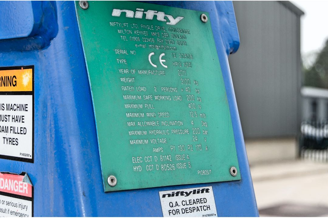 Nifty HR12 diesel/battery electric articulated boom access platform Year: 2011 S/N: 1220608 HYP117 - Image 15 of 15