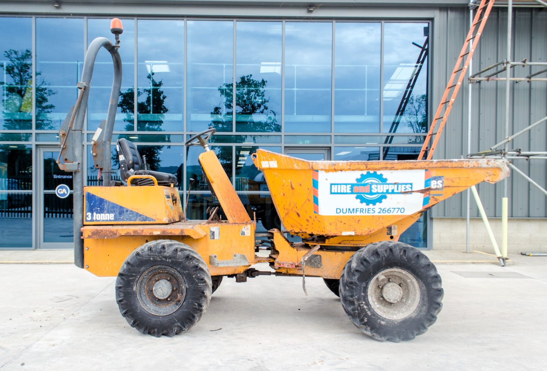 Thwaites 3 tonne swivel skip dumper Year: 2012 S/N: 208C380 Recorded Hours: 2215 18374 - Image 9 of 22