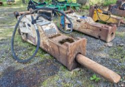 Bretec hydraulic breaker Pin diameter: 80mm Pin centres: 470mm Pin width: 330mm HYB66