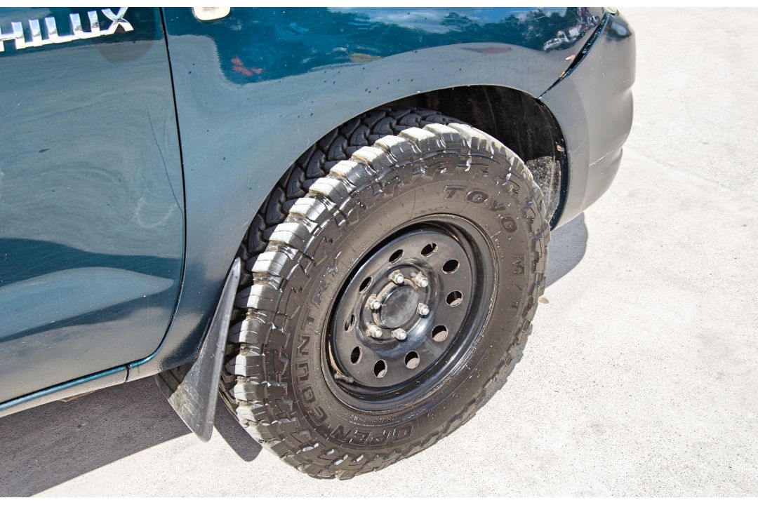 Toyota Hilux HL2 D-4D 2494cc diesel 5 speed manual 4 wheel drive double cab pick up Registration - Image 15 of 32