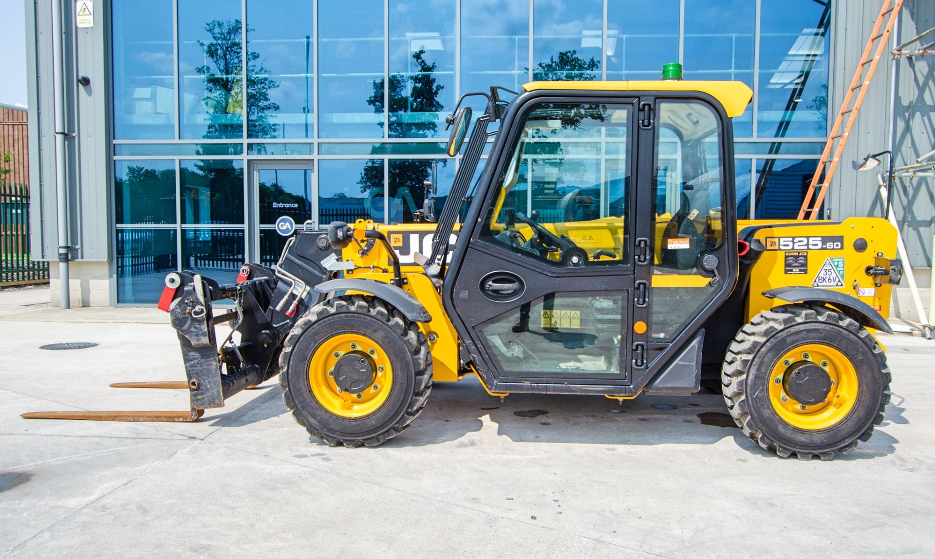 JCB 525-60 Hi-Viz Stage V 6 metre telescopic handler Year: 2024 S/N: 3327922 Recorded Hours: 1153 - Image 7 of 26