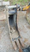 Strickland 10 inch digging bucket Pin diameter: 50mm Pin centres: 310mm Pin width: 200mm EXP12