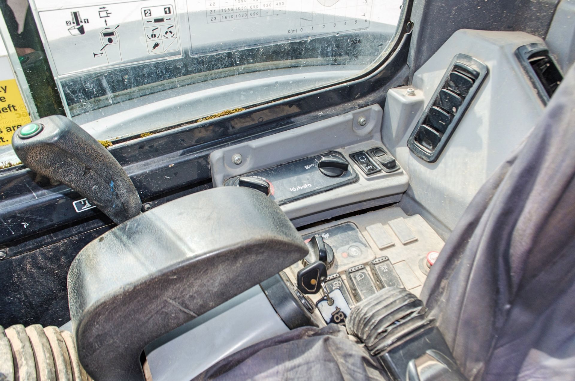 Kubota U55-4 5.5 tonne rubber tracked excavator Year: 2014 S/N: 52375 Recorded Hours: 3768 blade, - Image 24 of 28