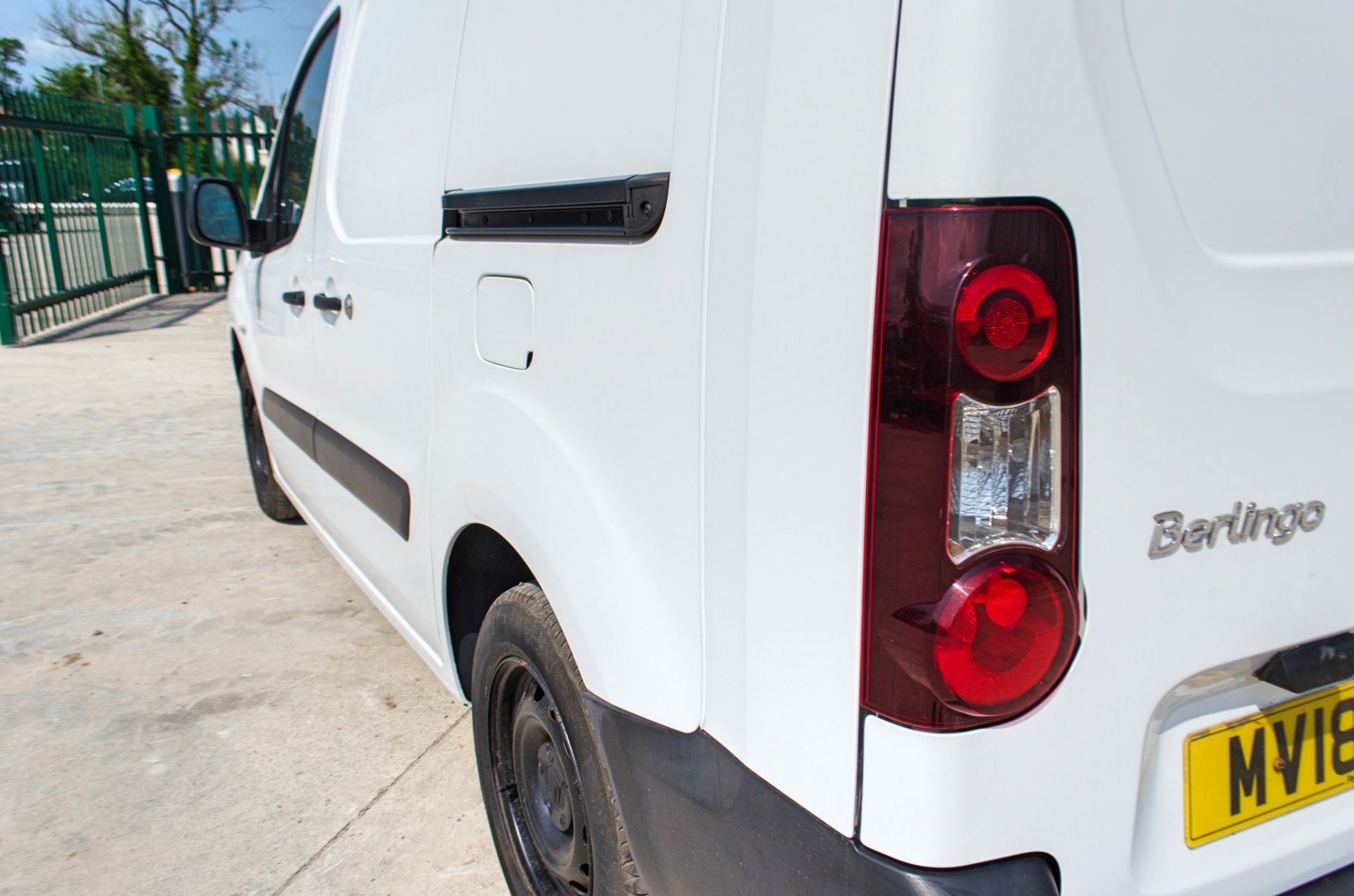 Citroen Berlingo 750 LX 1560cc HDi 5 speed manual panel van Registration Number: MV18 YLX Date of - Image 10 of 25