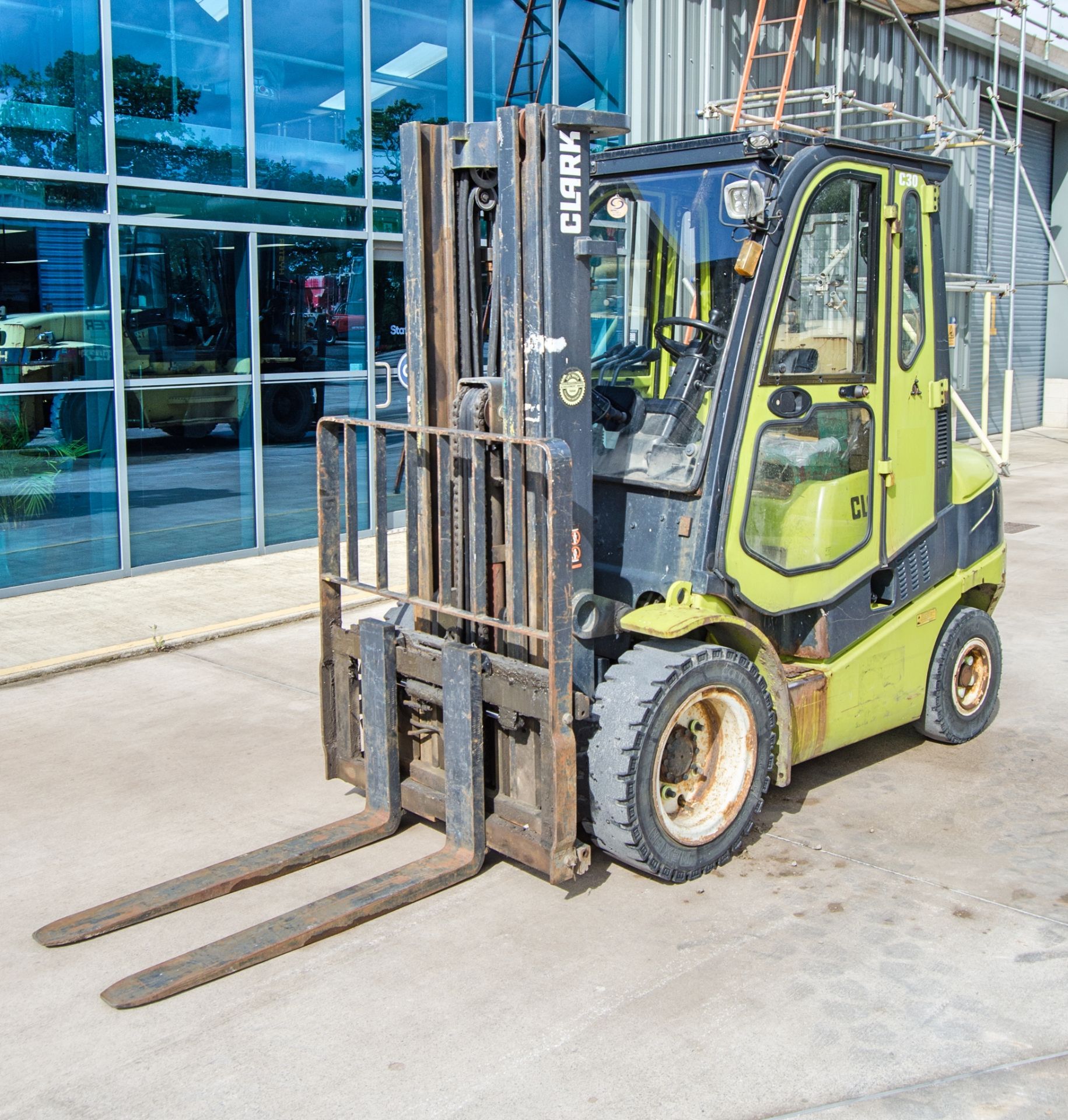Clark C30D 3 tonne diesel fork lift truck Year: 2015 S/N: 8296 Recorded Hours: 5749 N707473