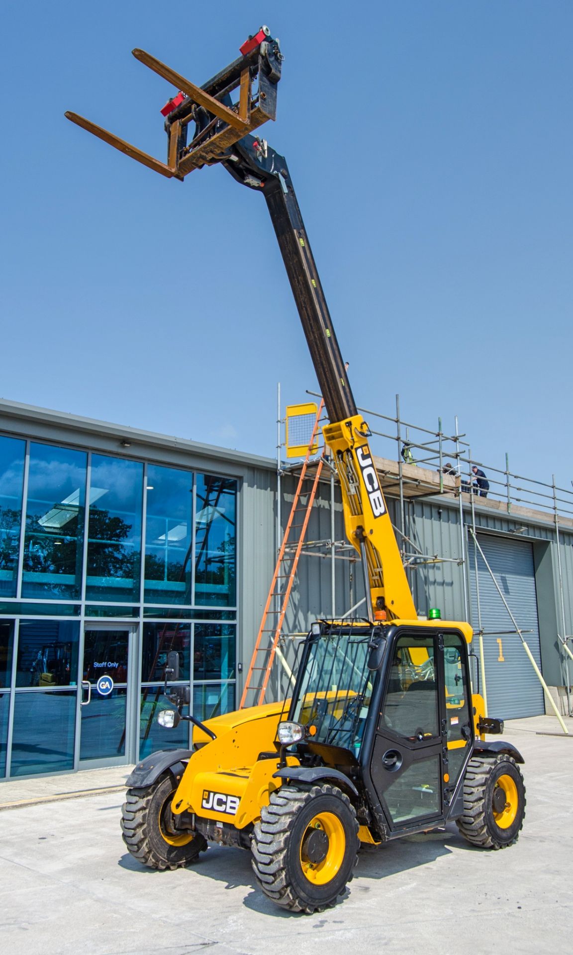 JCB 525-60 Hi-Viz Stage V 6 metre telescopic handler Year: 2024 S/N: 3327922 Recorded Hours: 1153 - Image 9 of 26