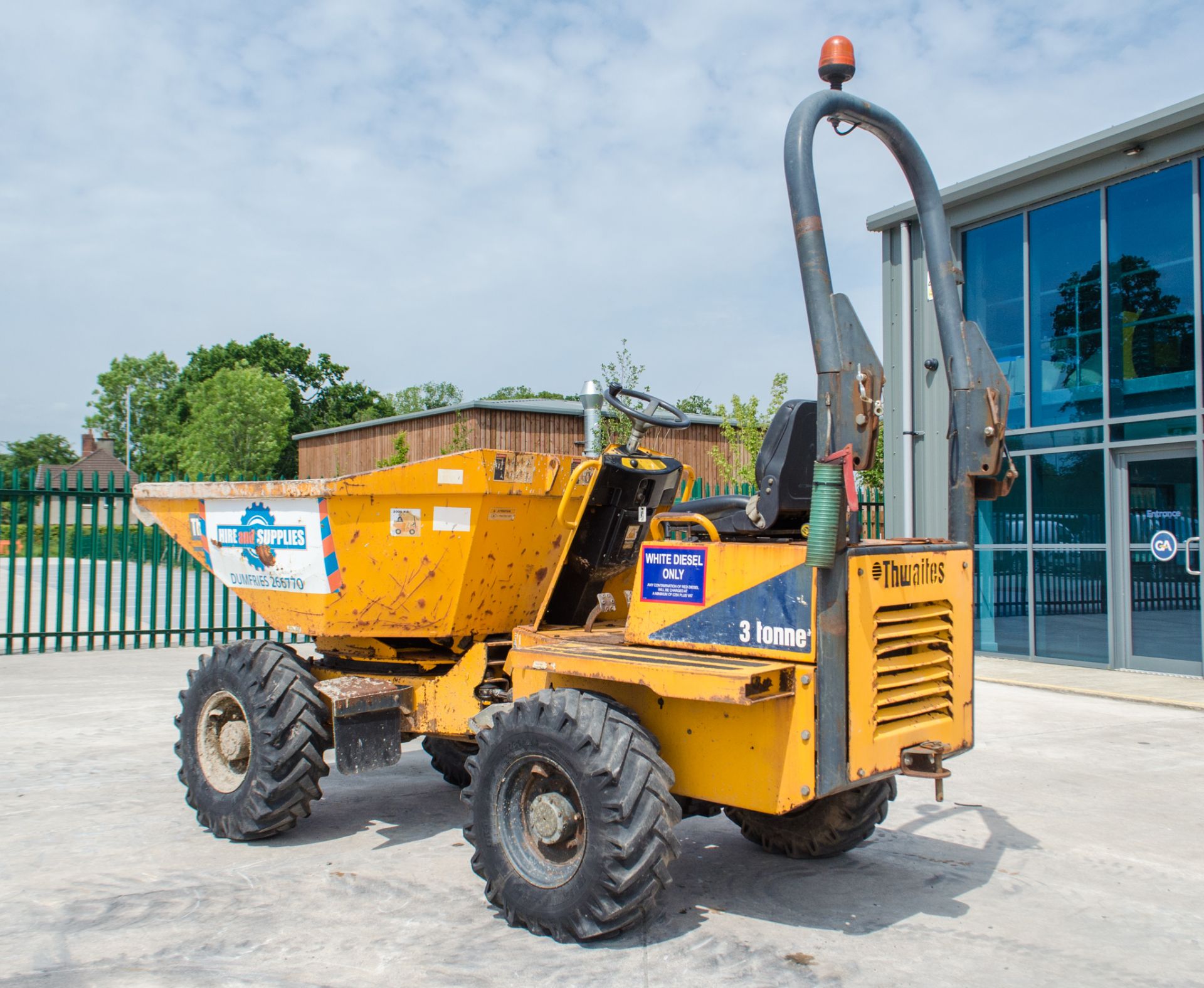 Thwaites 3 tonne swivel skip dumper Year: 2012 S/N: 208C380 Recorded Hours: 2215 18374 - Image 3 of 22