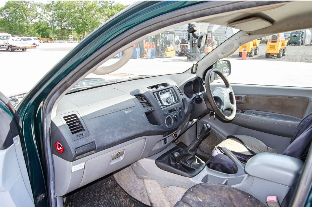 Toyota Hilux HL2 D-4D 2494cc diesel 5 speed manual 4 wheel drive double cab pick up Registration - Image 19 of 32
