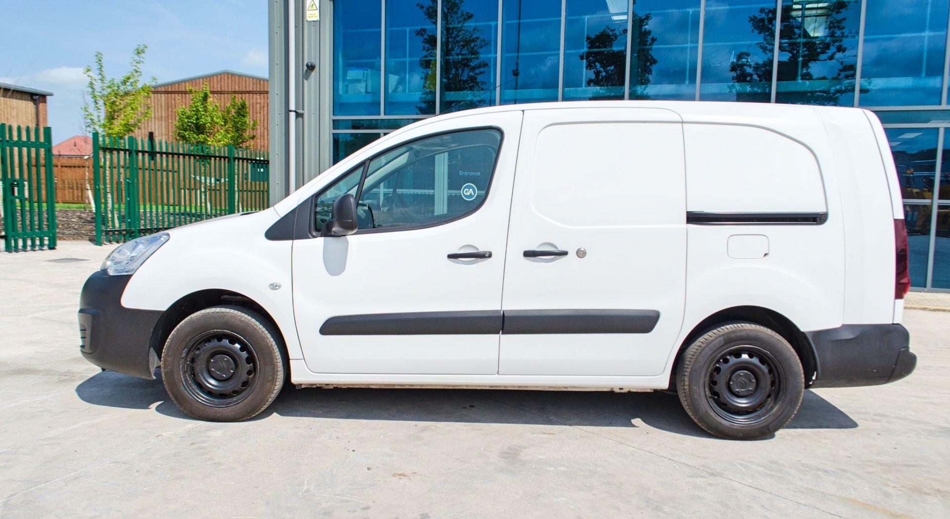 Citroen Berlingo 750 LX 1560cc HDi 5 speed manual panel van Registration Number: MV18 YLX Date of - Image 7 of 25