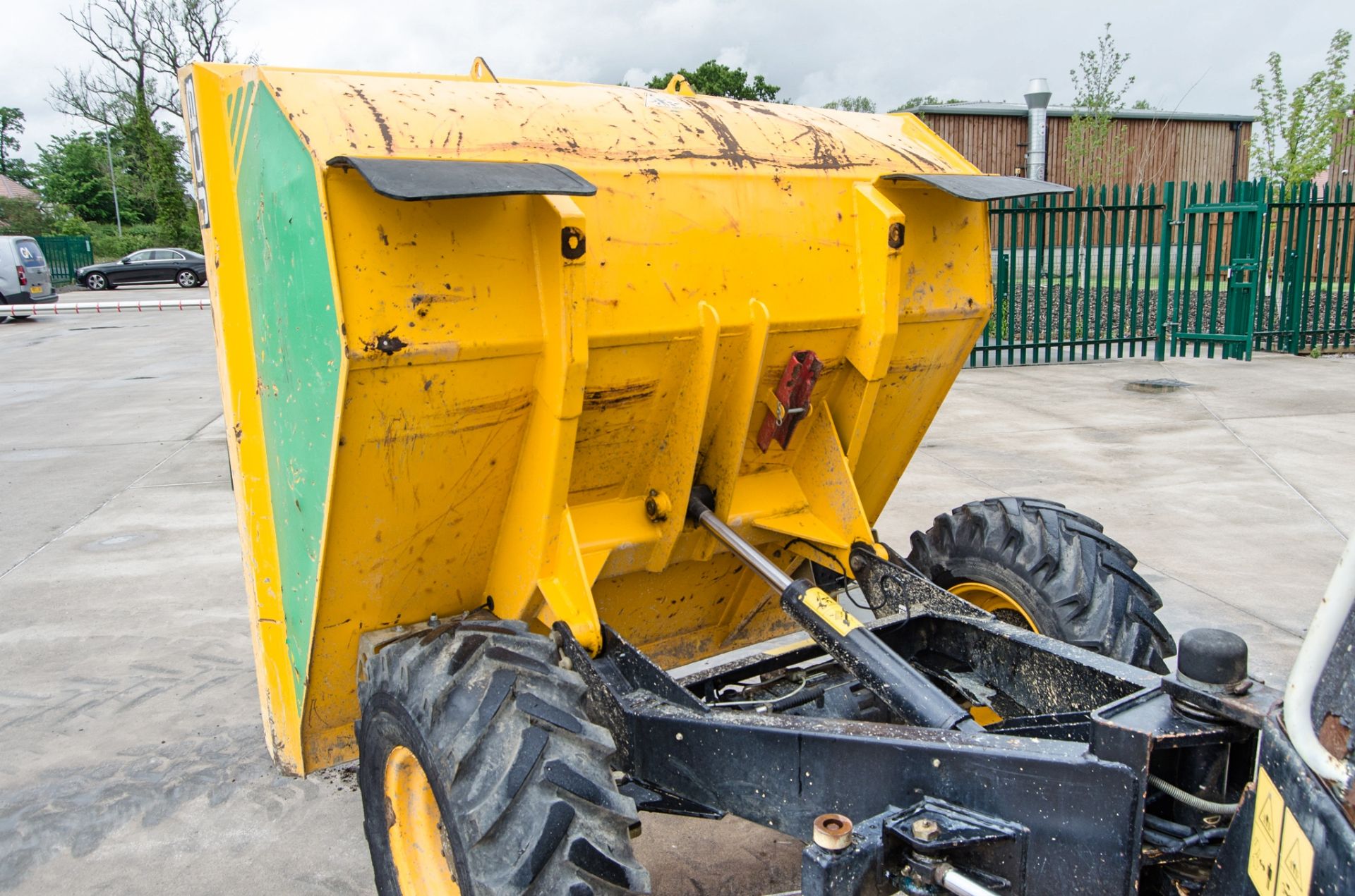 JCB 3 tonne straight skip dumper Year: 2016 S/N: EGGRE9906 Recorded Hours: 1179 A727001 - Image 11 of 22