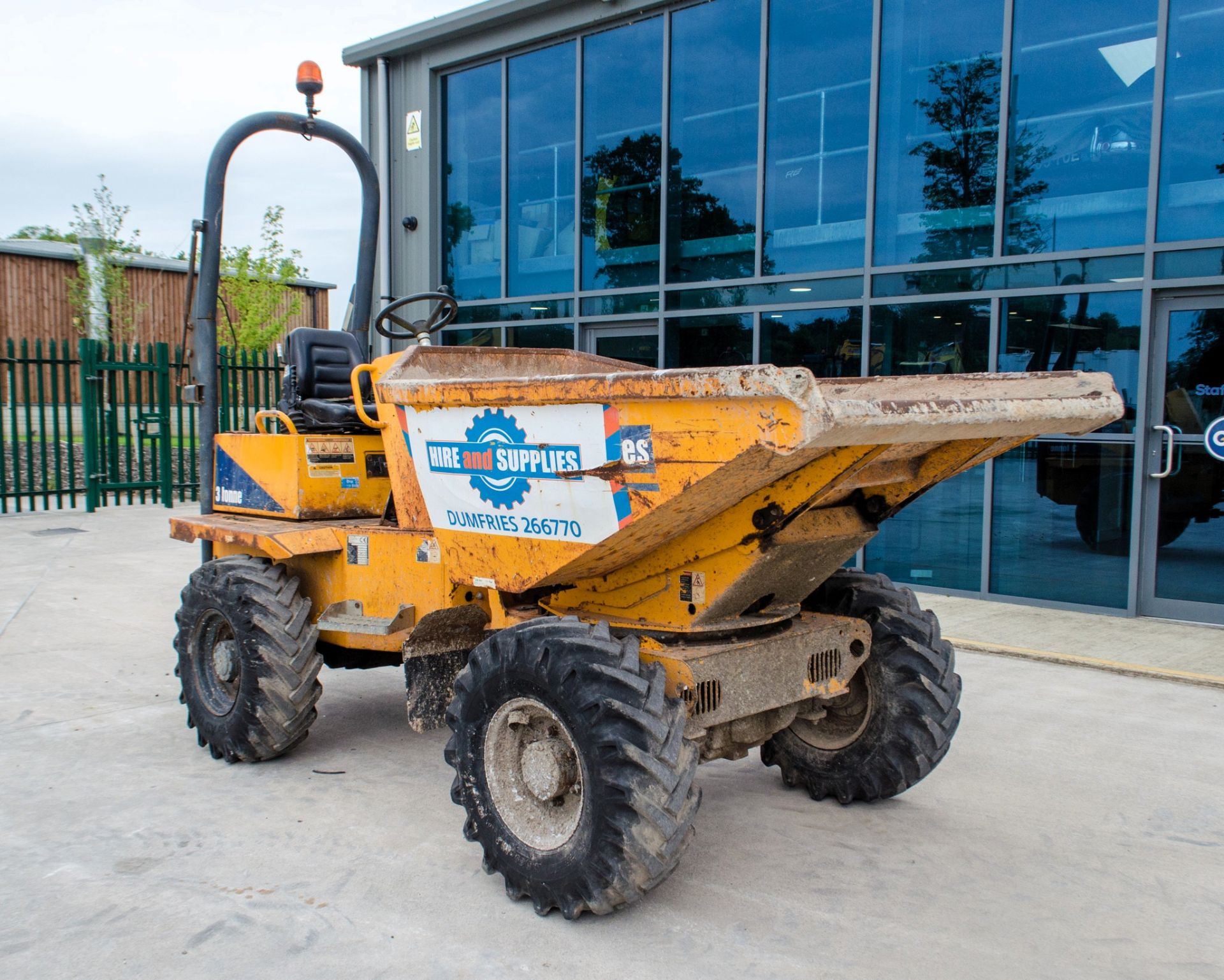 Thwaites 3 tonne swivel skip dumper Year: 2012 S/N: 208C380 Recorded Hours: 2215 18374 - Image 2 of 22