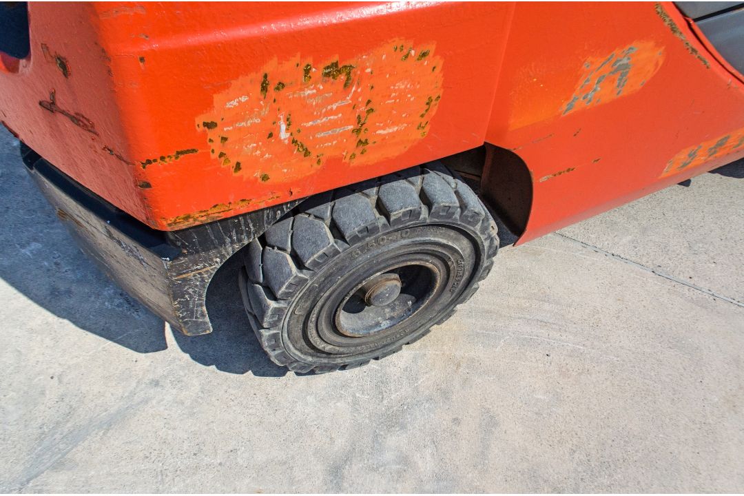 Toyota Tonero 30 3 tonne gas powered fork lift truck Year: 2009 S/N: 028FG130 Recorded Hours: 10,131 - Image 16 of 22