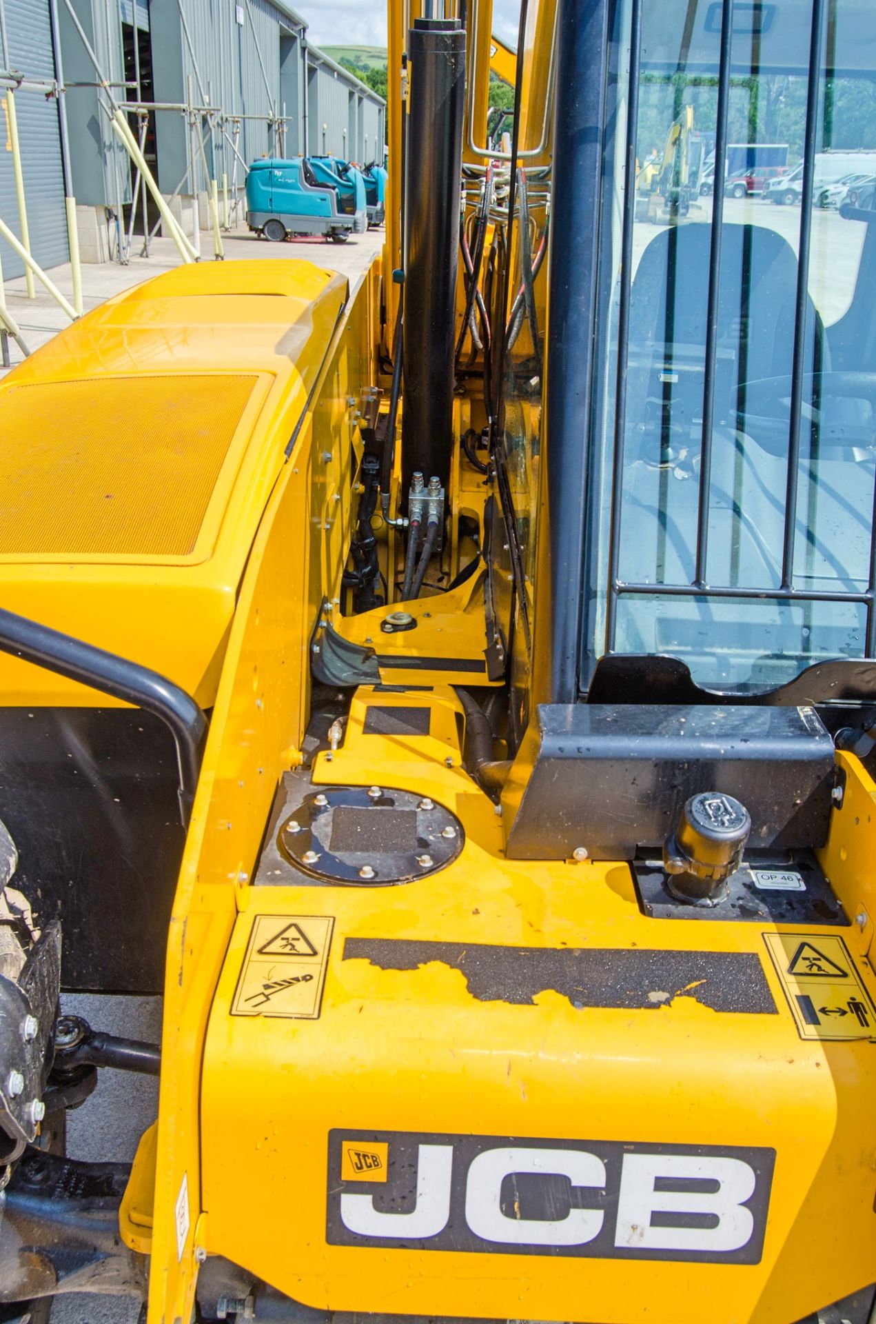 JCB 525-60 Hi-Viz Stage V 6 metre telescopic handler Year: 2024 S/N: 3328455 Recorded Hours: 920 c/w - Image 12 of 26
