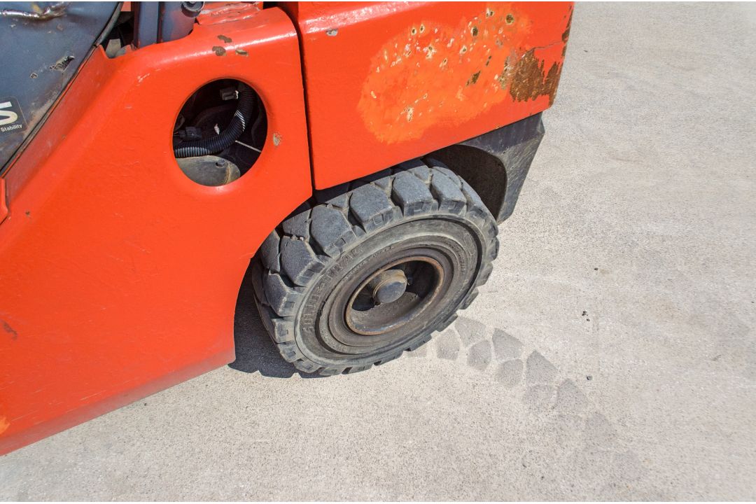 Toyota Tonero 30 3 tonne gas powered fork lift truck Year: 2009 S/N: 028FG130 Recorded Hours: 10,131 - Image 14 of 22