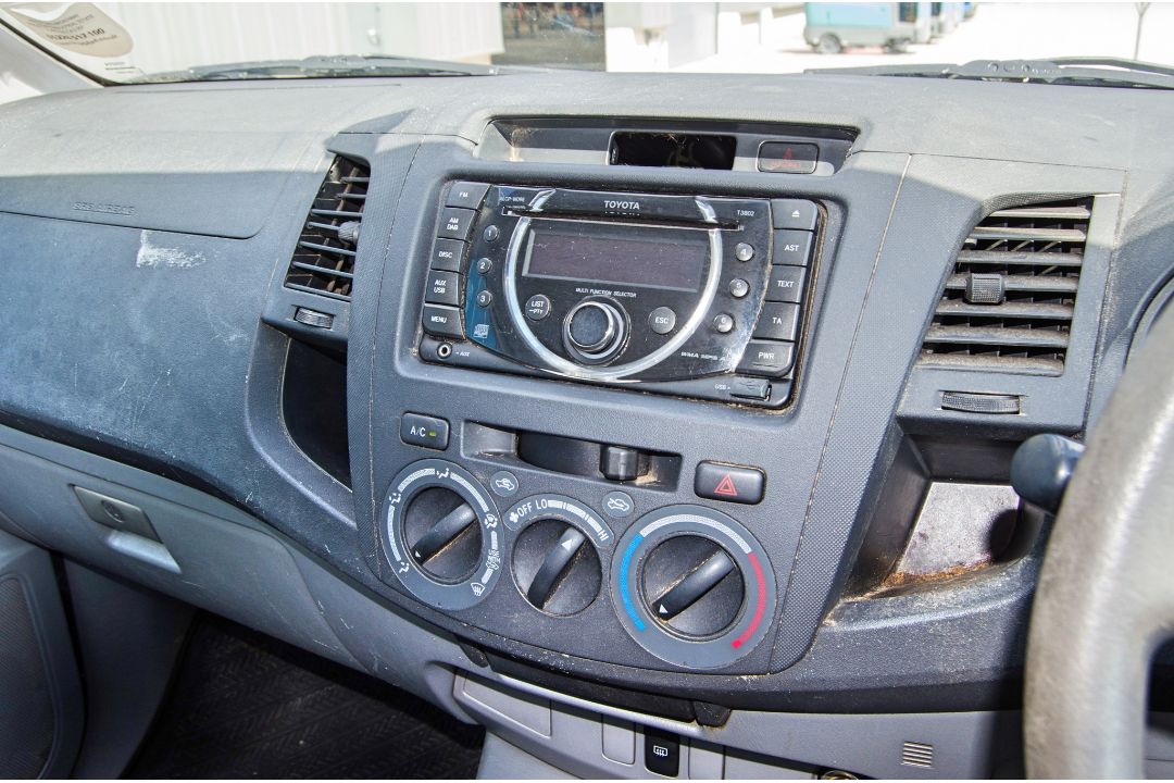Toyota Hilux HL2 D-4D 2494cc diesel 5 speed manual 4 wheel drive double cab pick up Registration - Image 24 of 32