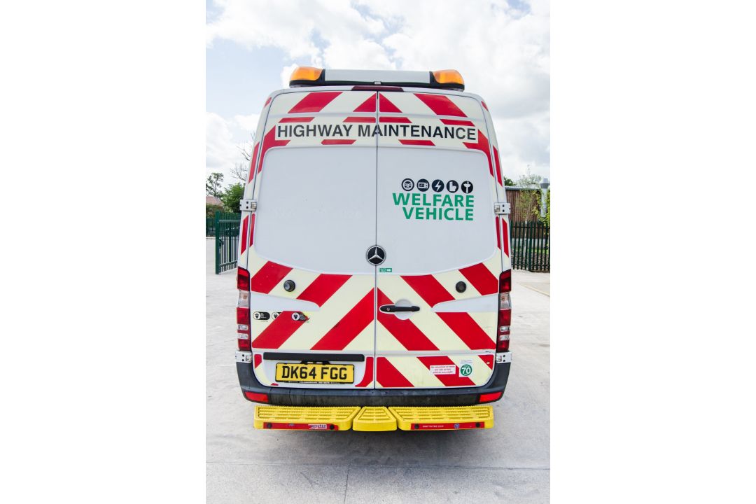 Mercedes Benz Sprinter 313 CDi 2143cc diesel 6 speed manual welfare van Registration Number: DK64 - Image 6 of 33
