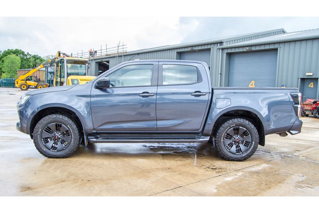 Isuzu D-Max V-Cross 1898cc diesel 6 speed manual double cab pick up Registration Number: SL72 URY - Image 7 of 33