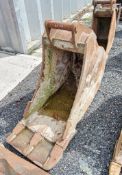 24 inch digging bucket Pin diameter: 65mm Pin centres: 380mm Pin width: 260mm