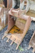 2 ft digging bucket Pin diameter: 45mm Pin centres: 310mm Pin width: 170mm