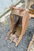 14 inch digging bucket Pin diameter: 45mm Pin centres: 340mm Pin width: 170mm