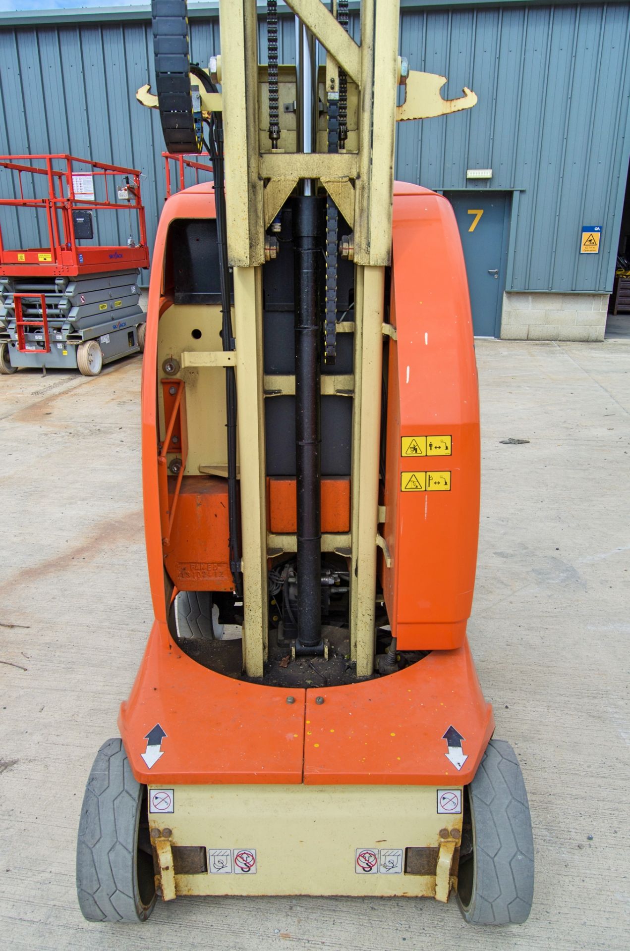 JLG Toucan 10E battery electric vertical mast access platform Year: 2014 S/N: 36208 Recorded - Image 7 of 11