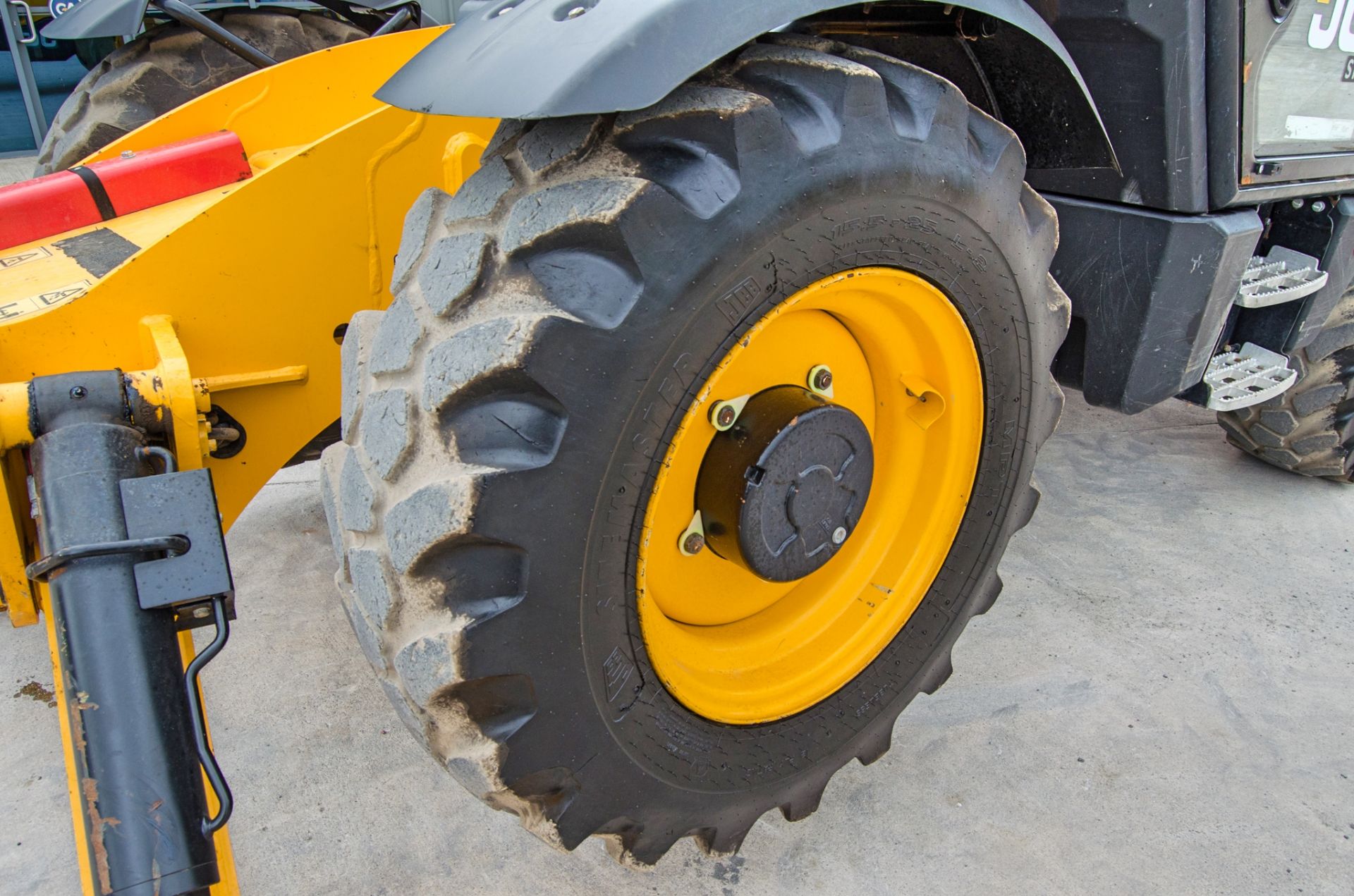 JCB 535-125 Hi-Viz Stage V 12.5 metre telescopic handler Year: 2023 S/N: 3238279 Recorded Hours: - Image 13 of 27