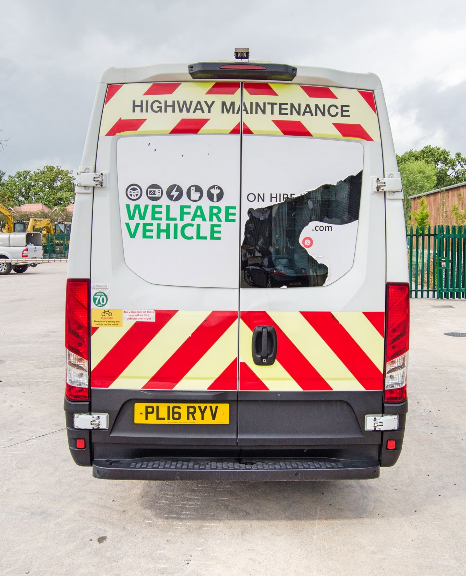 Iveco Daily 35S MWB 2287cc diesel 6 speed manual welfare van Registration Number: PL16 RYV Date of - Image 6 of 36