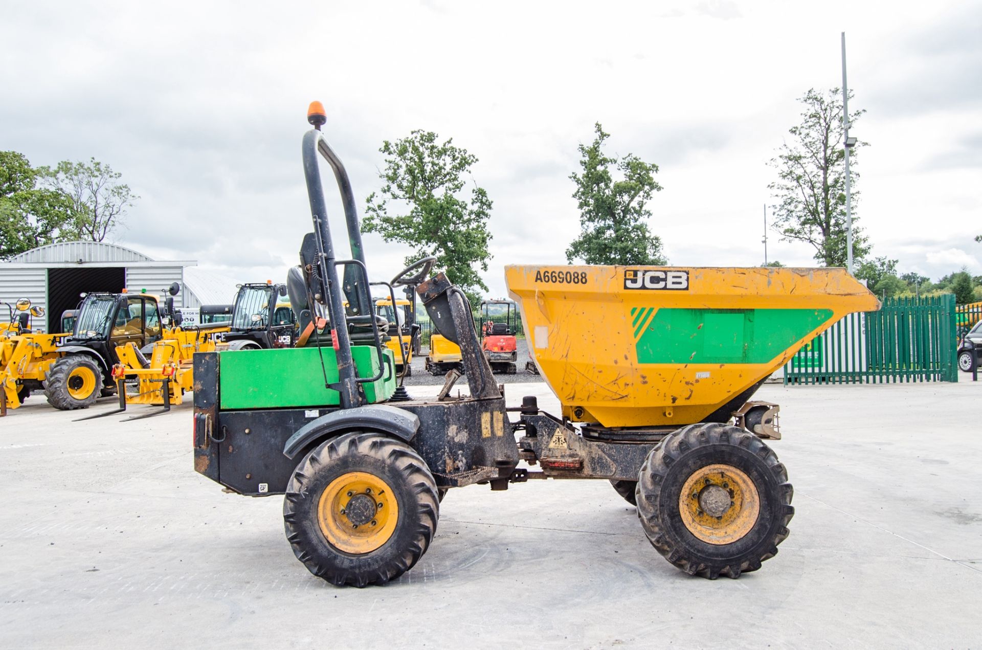 JCB 3 tonne swivel skip dumper Year: 2015 S/N: EFFRF8161 Recorded Hours: 1591 A669088 - Image 8 of 21