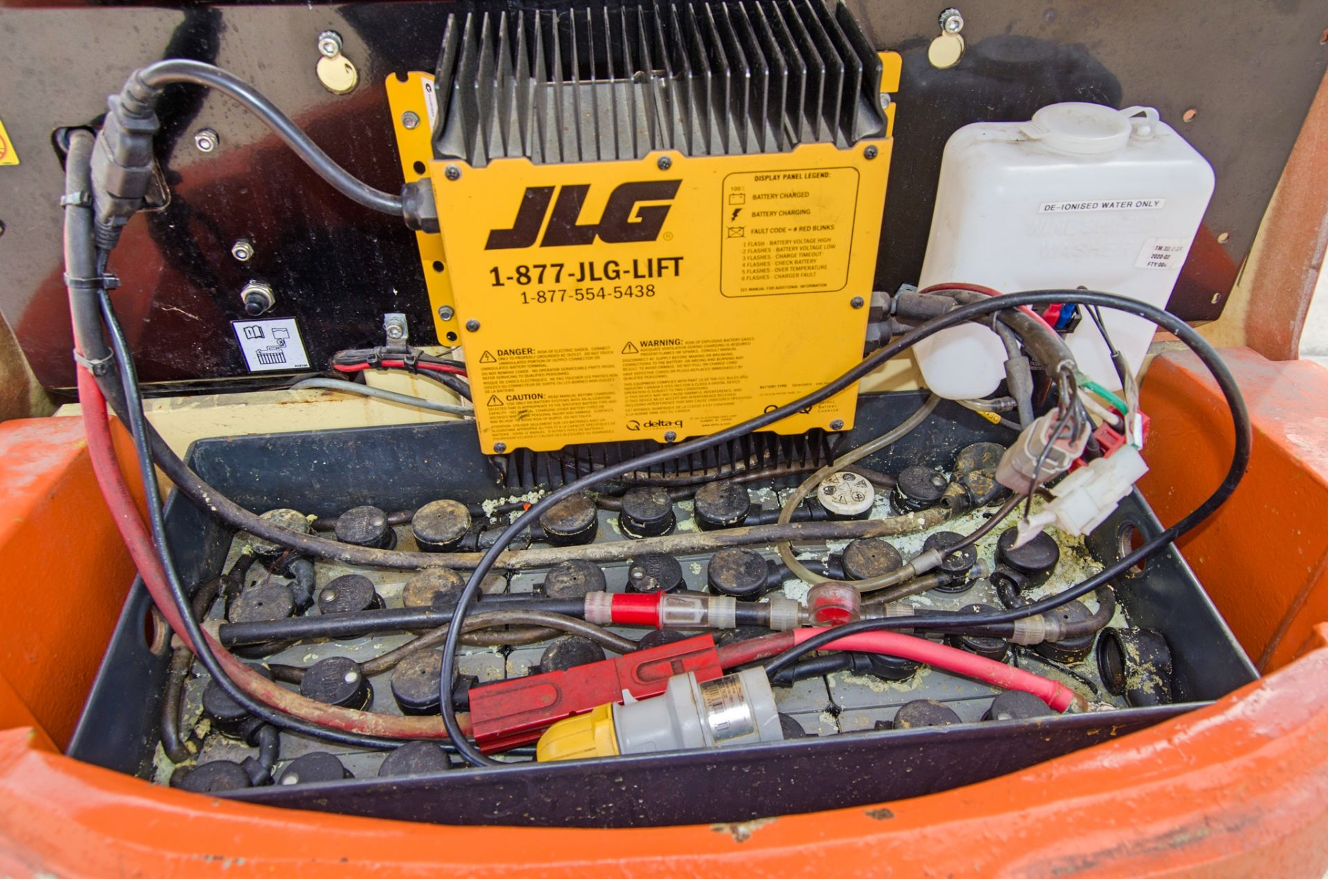 JLG Toucan 10E battery electric vertical mast access platform Year: 2014 S/N: 36208 Recorded - Image 10 of 11