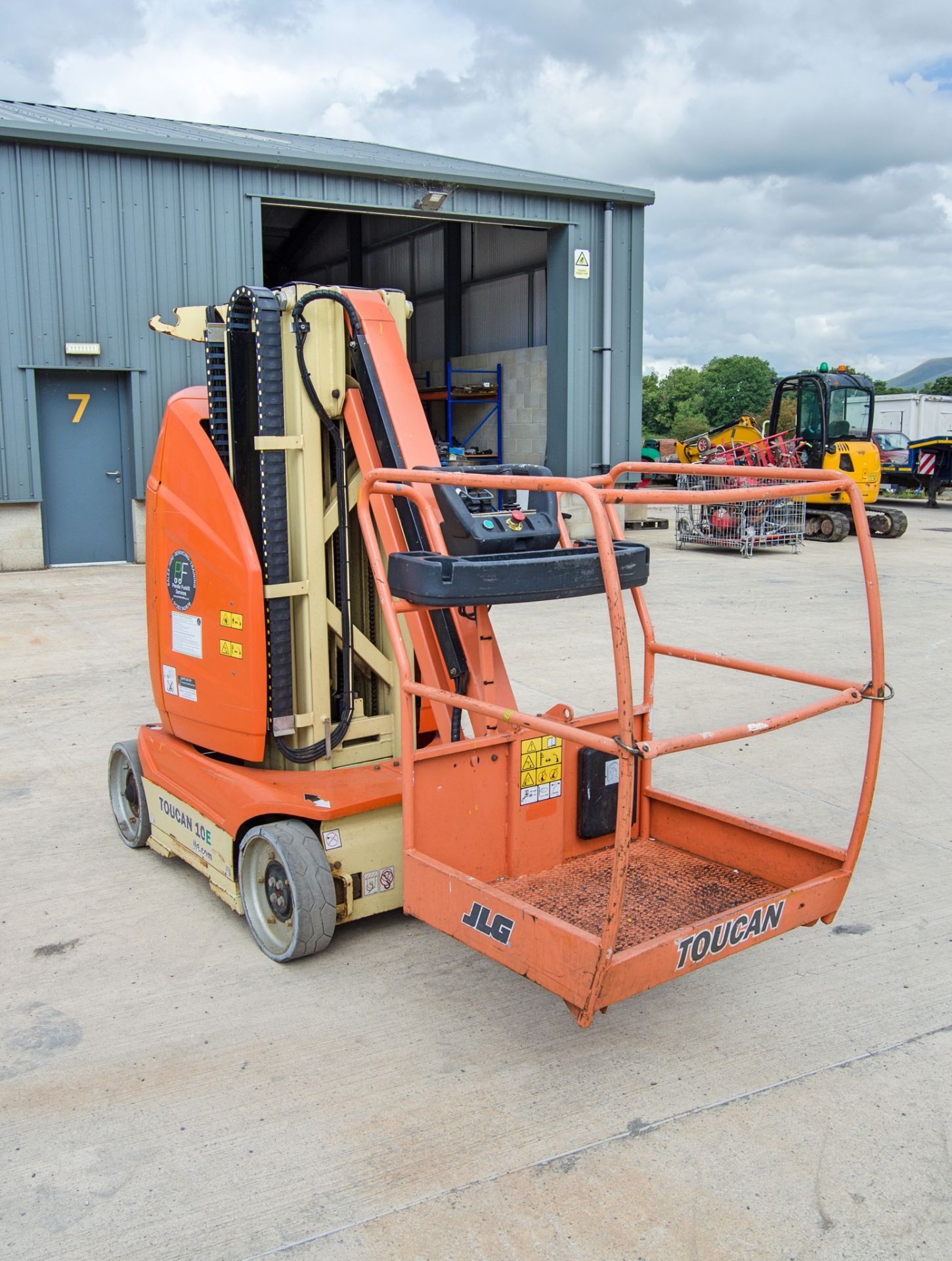 JLG Toucan 10E battery electric vertical mast access platform Year: 2014 S/N: 36208 Recorded - Image 2 of 11