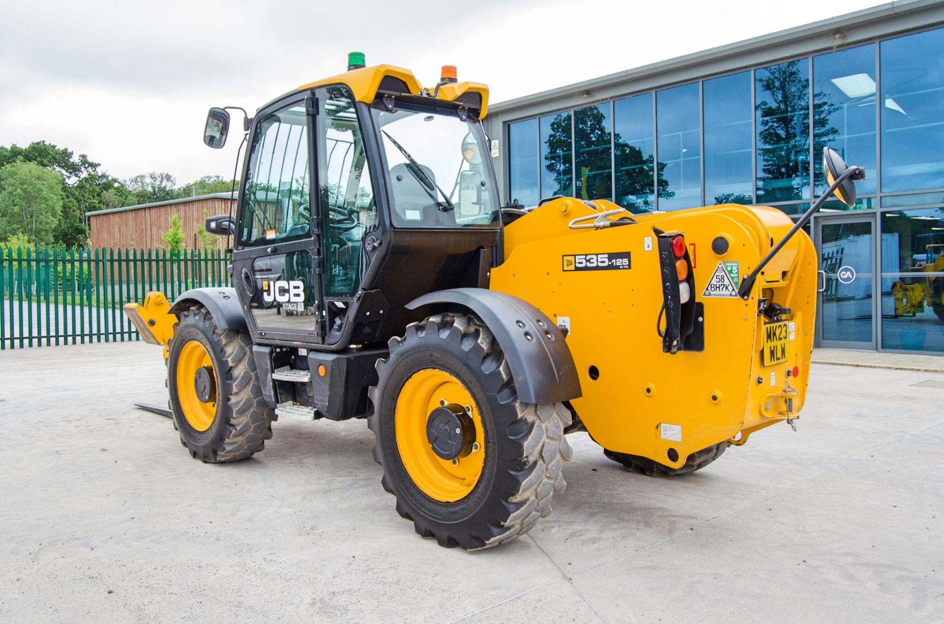 JCB 535-125 Hi-Viz Stage V 12.5 metre telescopic handler Year: 2023 S/N: 3238279 Recorded Hours: - Image 4 of 27