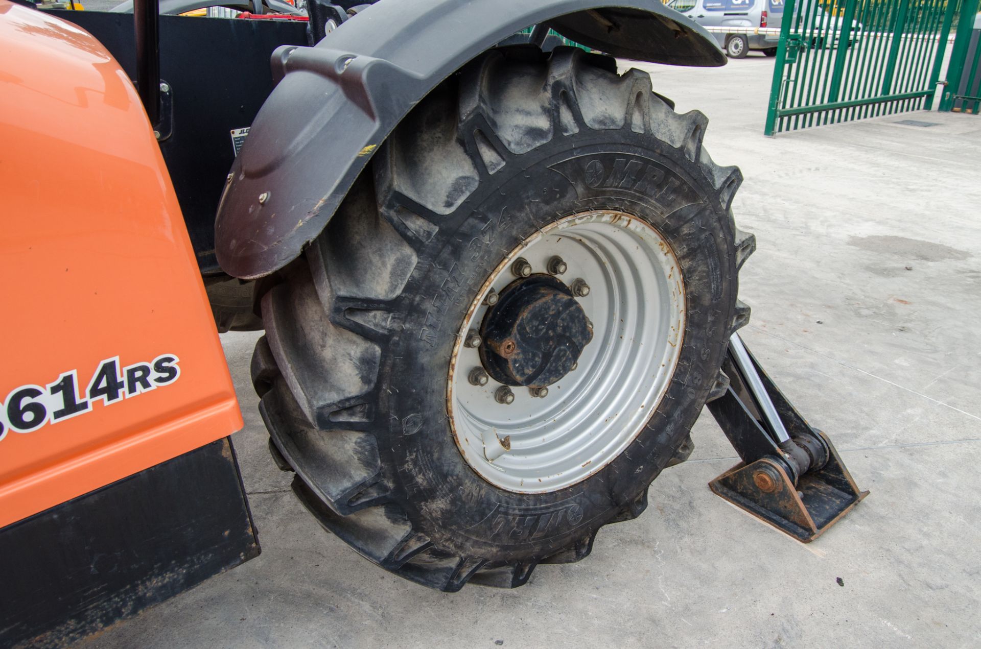 JLG 3614 RS 14 metre telescopic handler Year: 2015 S/N: C60007782 Recorded Hours: 3544 c/w sway - Image 17 of 25
