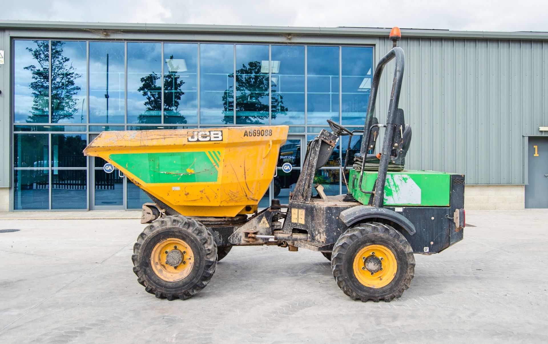JCB 3 tonne swivel skip dumper Year: 2015 S/N: EFFRF8161 Recorded Hours: 1591 A669088 - Image 7 of 21