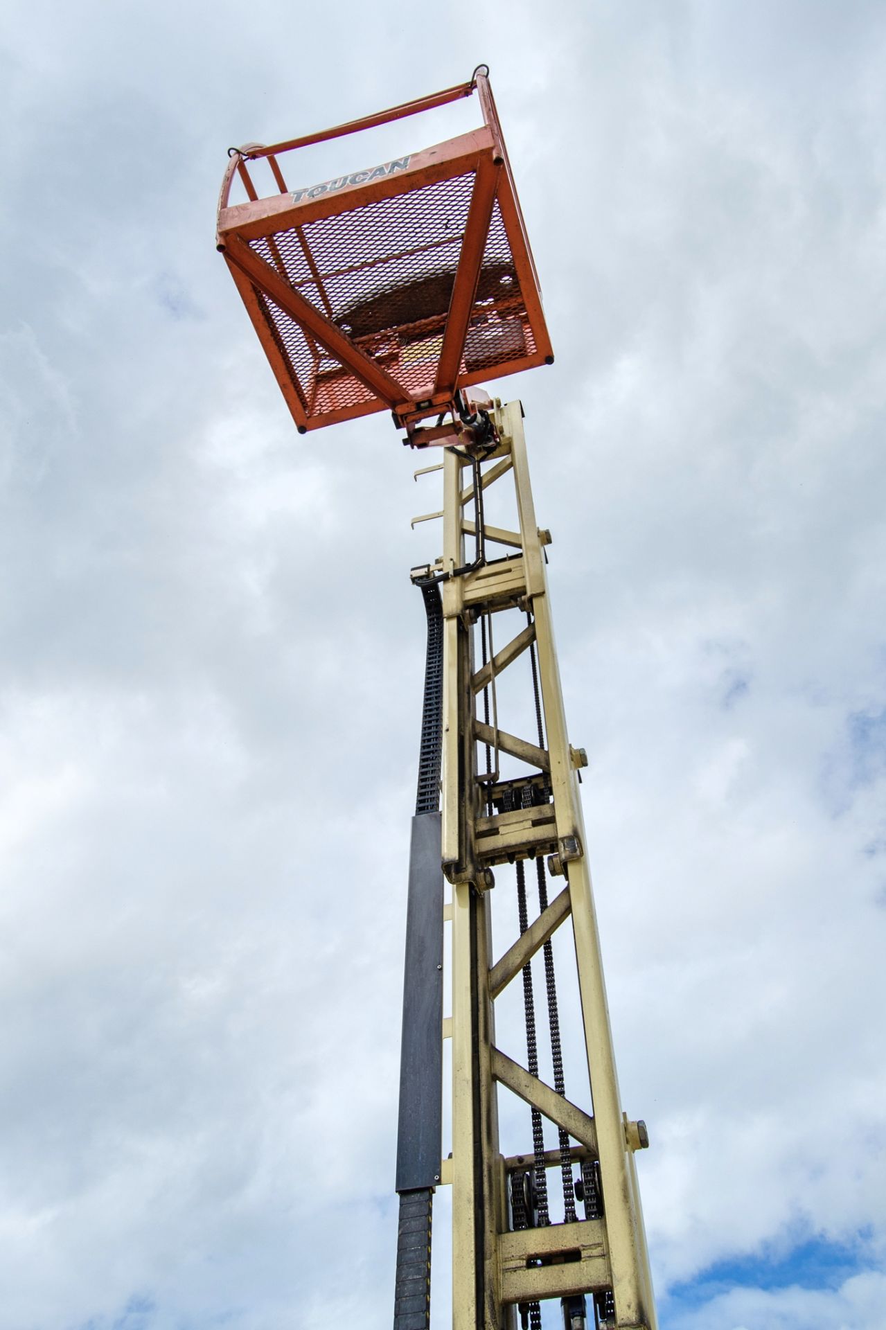 JLG Toucan 10E battery electric vertical mast access platform Year: 2014 S/N: 36208 Recorded - Image 6 of 11